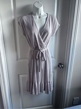 Feminine Front Ribbed Ruffle Midi Dress - Sz Med